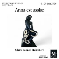 Anna est assise