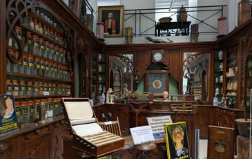 Visite guidée du musée de la pharmacie Albert Ciurana