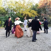 Le bal Tabarin : démonstration de danses des années 1900.