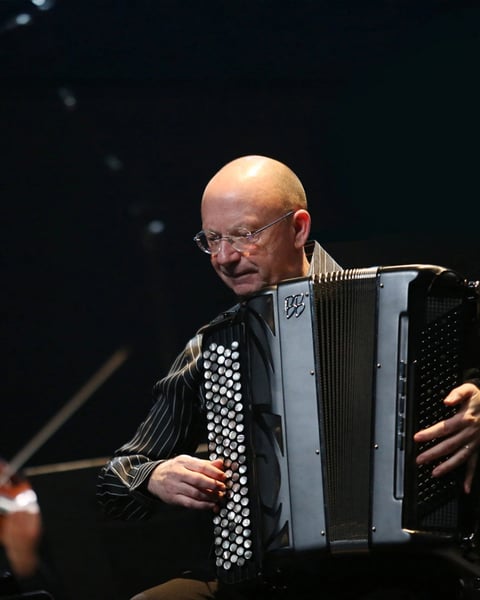 Cinéma, pour accordéon et orchestre à cordes
