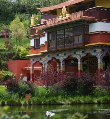 Le temple de Lérab Ling : histoire d'un renouveau