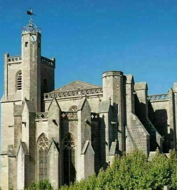 Visitez librement la collégiale gothique