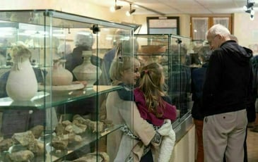 Découvrez une étonnante collection du Néolithique au Moyen Âge