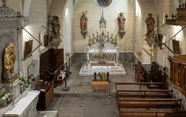 Découvrez le mobilier liturgique remarquable de cette église