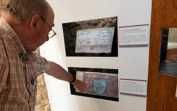 Visite commentée du château médiéval de Puisserguier et de sa salle d'interprétation des plafonds peints médiévaux