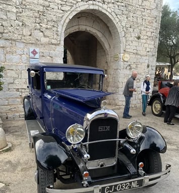 Exposition : présentation d'automobiles anciennes