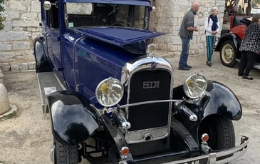 Exposition : présentation d'automobiles anciennes
