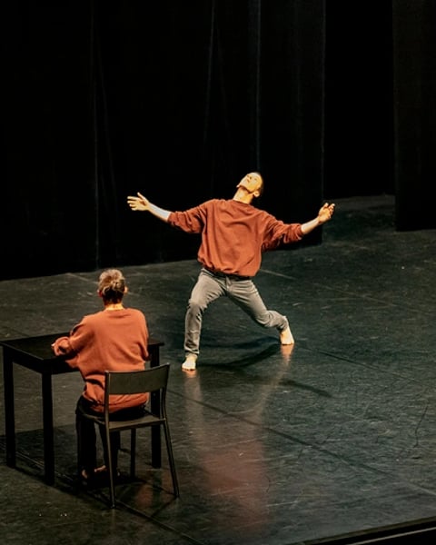 Derrière