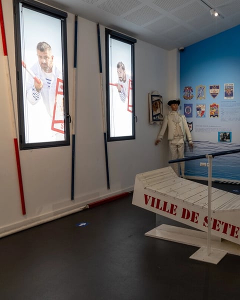 Taillés sur mesure, un siècle de costumes de jouteurs à Sète